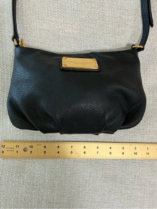 Marc Jacobs EUC Black Leather Classic Q
Percy Crossbody bag. - Picture 12 of 14